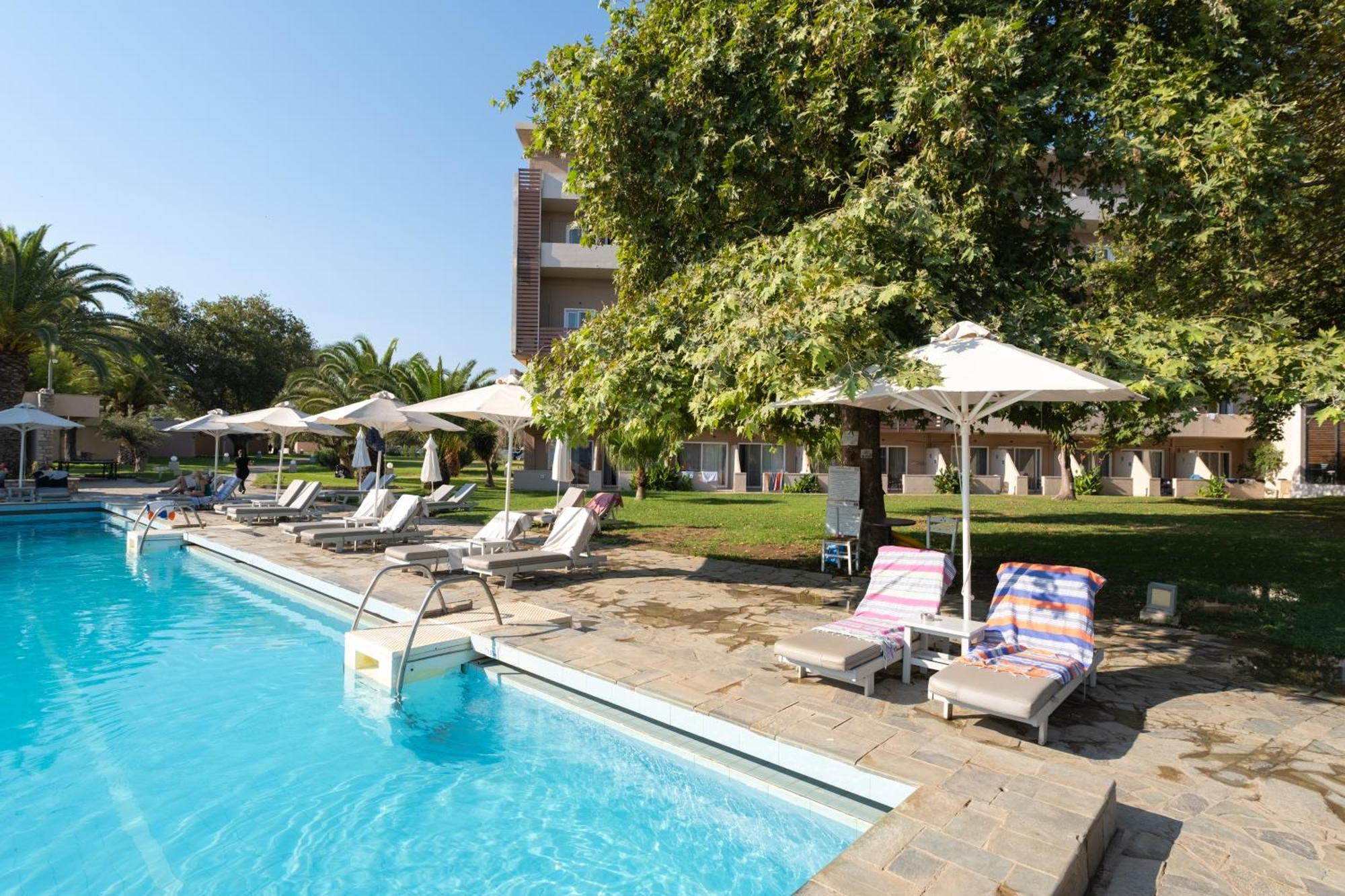 Long Beach Hotel & Resort Longos  Exterior foto