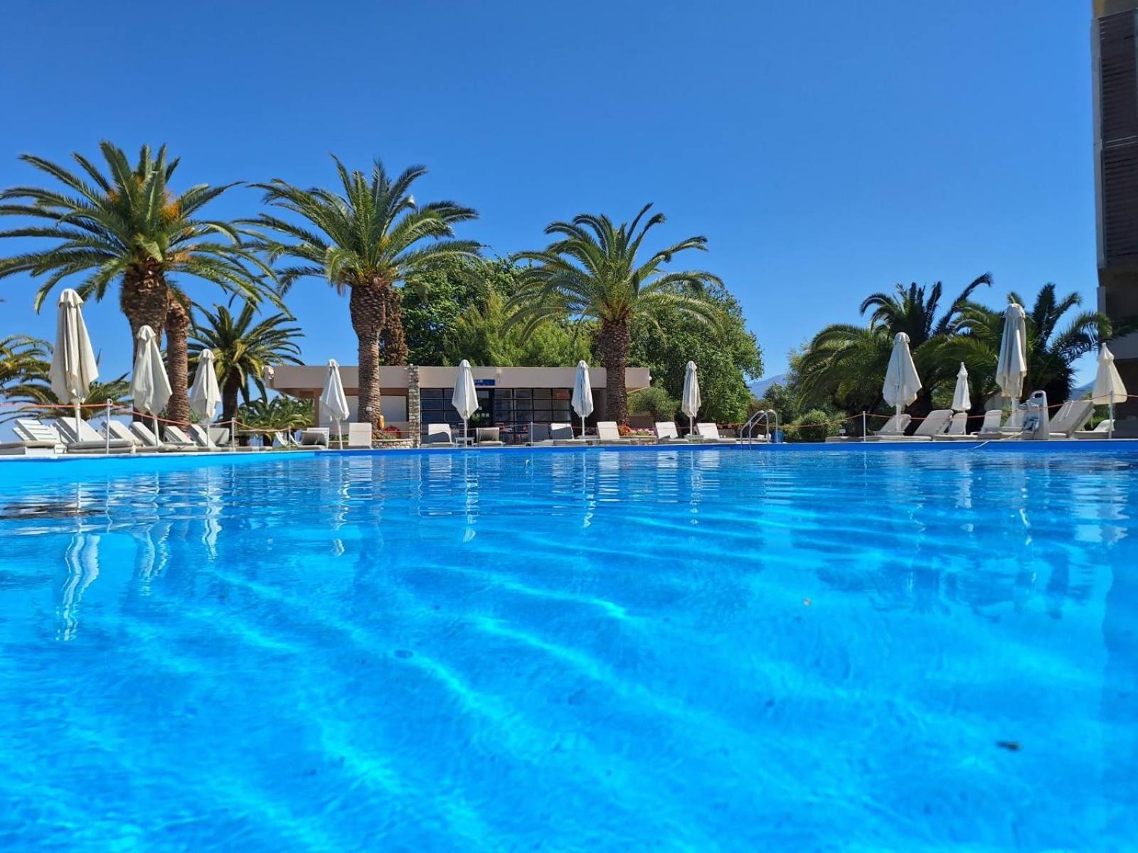 Long Beach Hotel & Resort Longos  Exterior foto